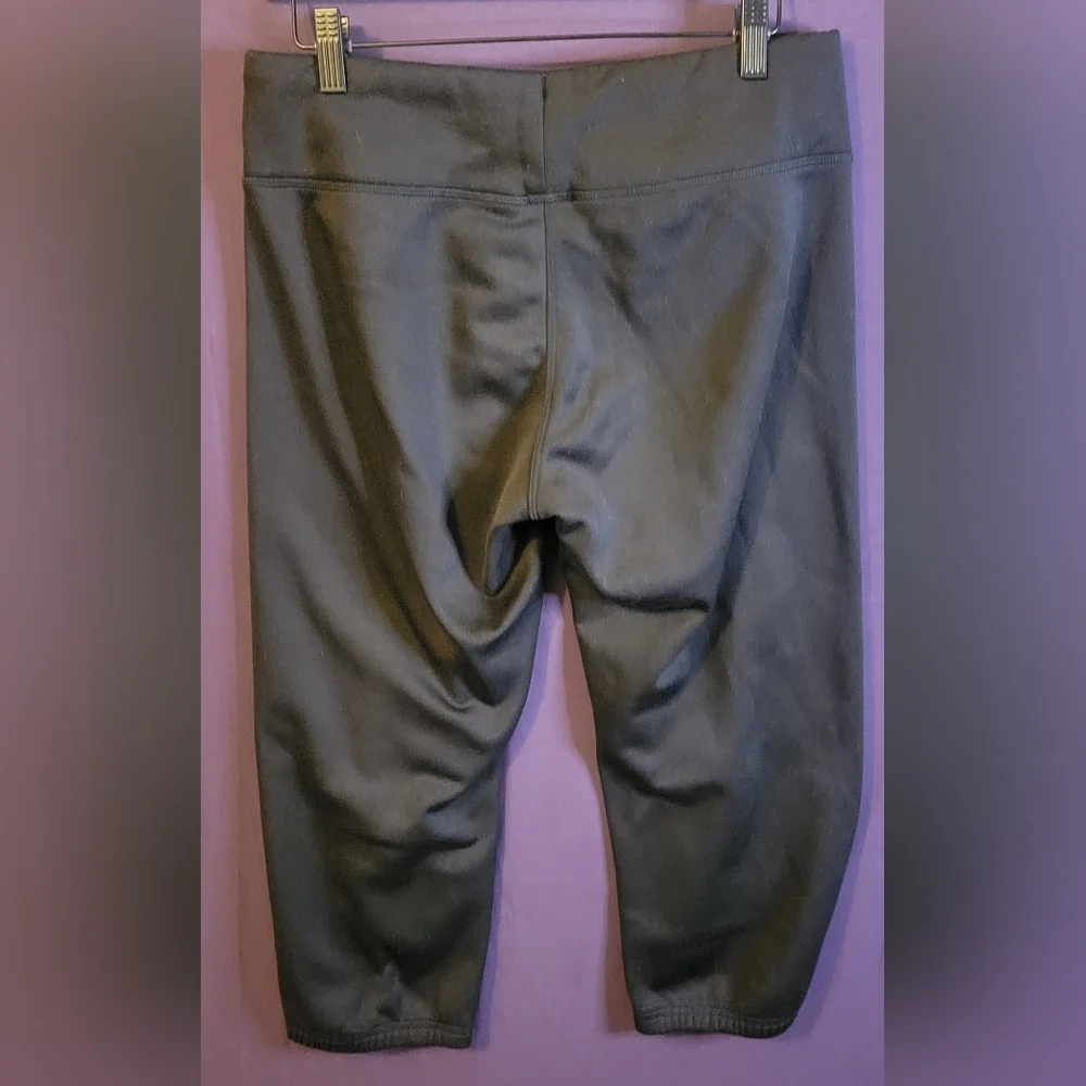 The North Face Women's Black Capri Joggers. Size M